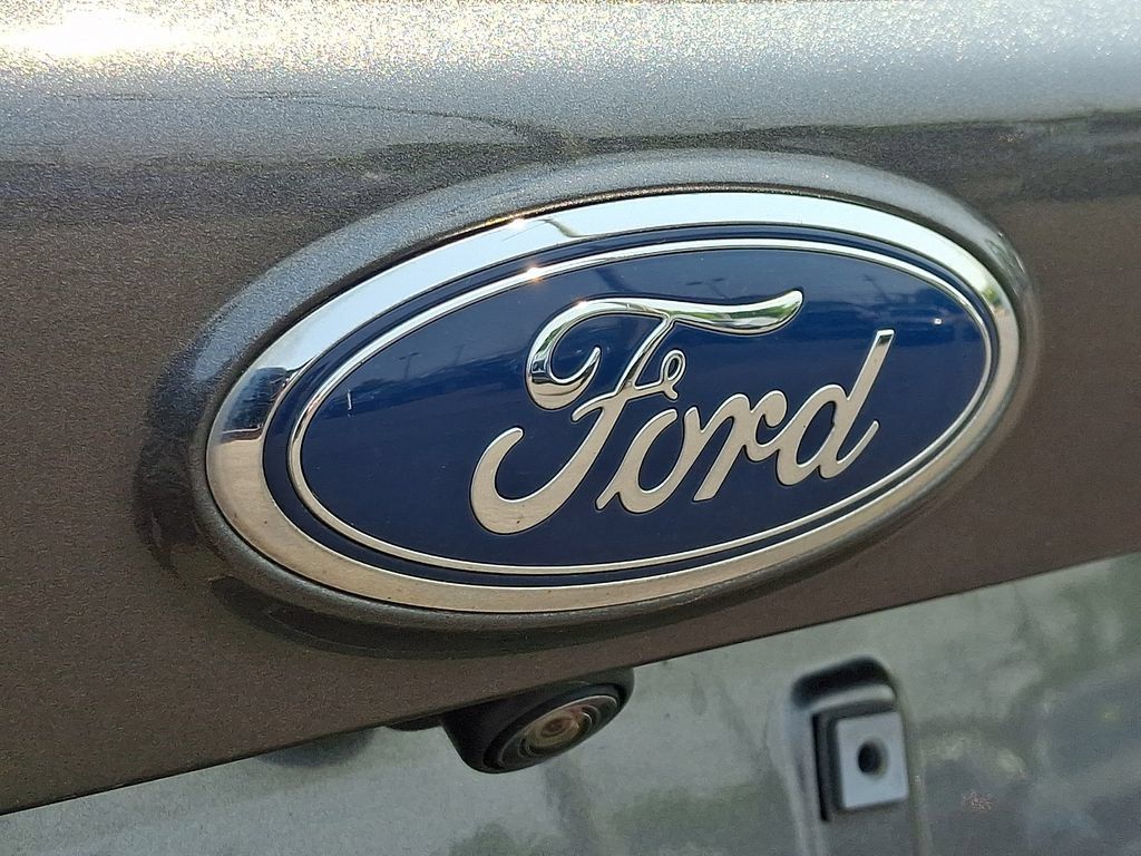 Used 2017 Ford Escape SE w/ SE Cold Weather Package FWD image 30