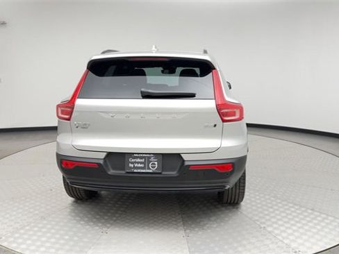 Certified 2025 Volvo XC40 B5 Plus image 3
