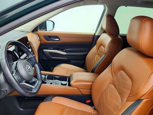 Used 2023 Nissan Pathfinder Platinum w/ Black Appearance Package image 21