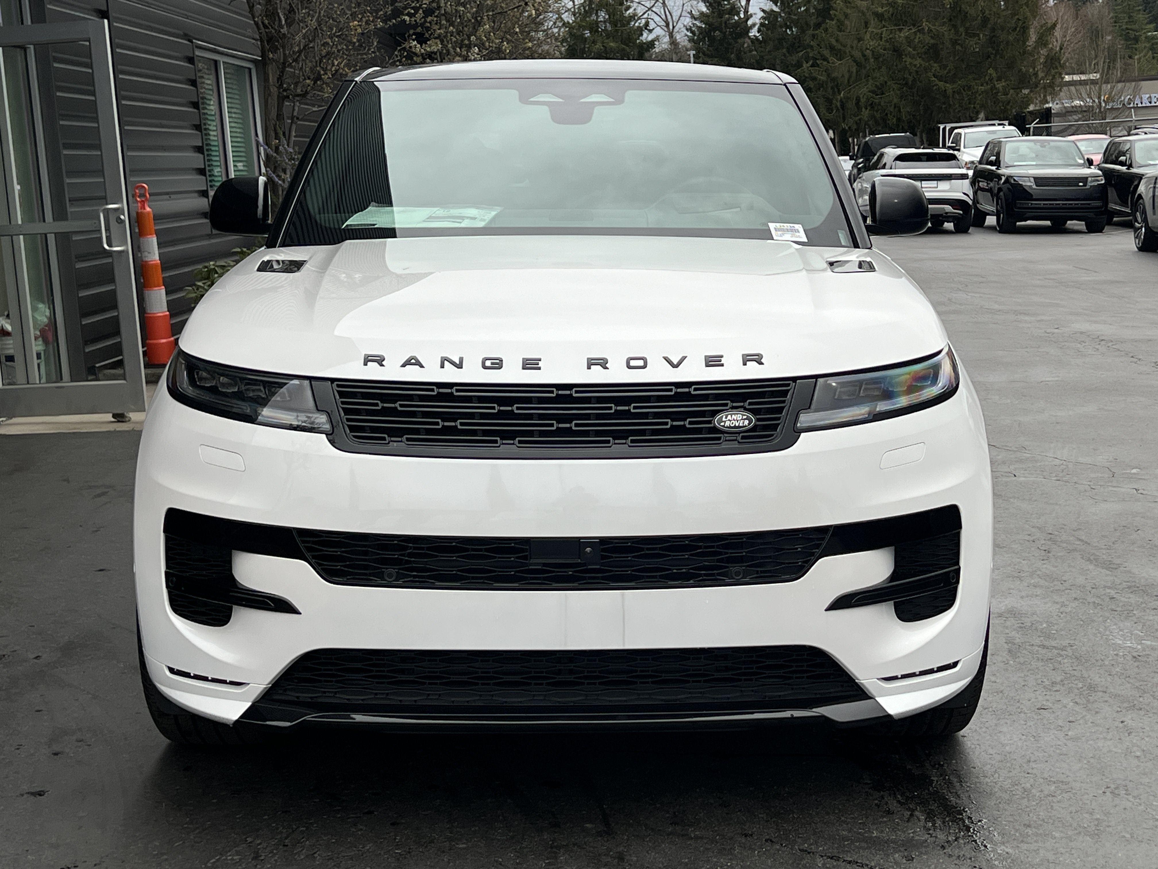 New 2025 Land Rover Range Rover Sport Dynamic SE AWD/4WD image 4