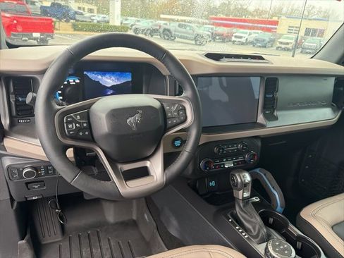 Used 2024 Ford Bronco Wildtrak image 12