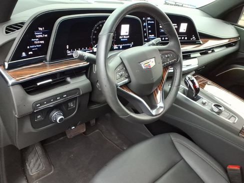 Used 2024 Cadillac Escalade Luxury AWD/4WD image 25