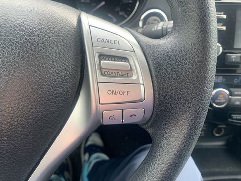 Used 2016 Nissan Rogue SV image 23