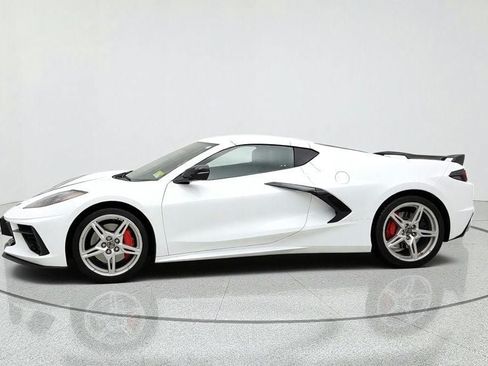 Used 2021 Chevrolet Corvette Stingray Preferred Cpe w/ Z51 Performance Package RWD image 8