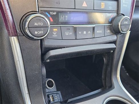 Used 2015 Toyota Camry XSE image 19