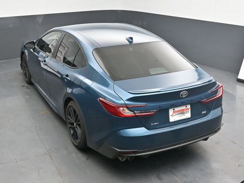 Used 2025 Toyota Camry SE w/ Convenience Package image 14