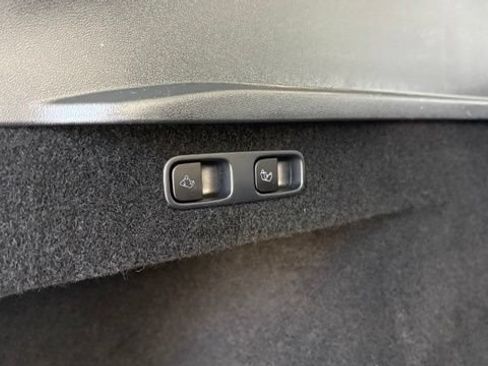 Used 2024 Tesla Model Y 2WD image 5