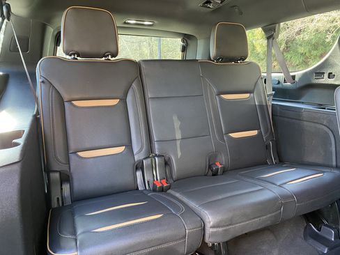 Used 2022 GMC Yukon XL AT4 image 38