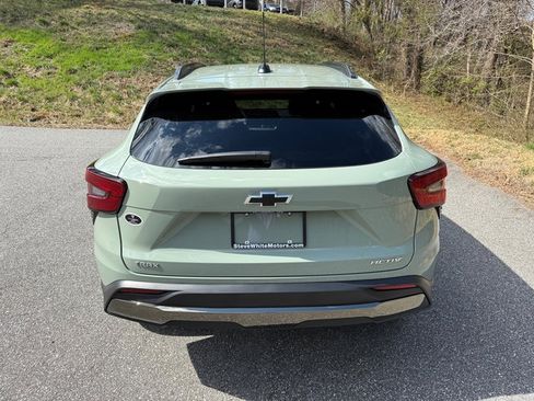 Used 2025 Chevrolet Trax ACTIV image 7