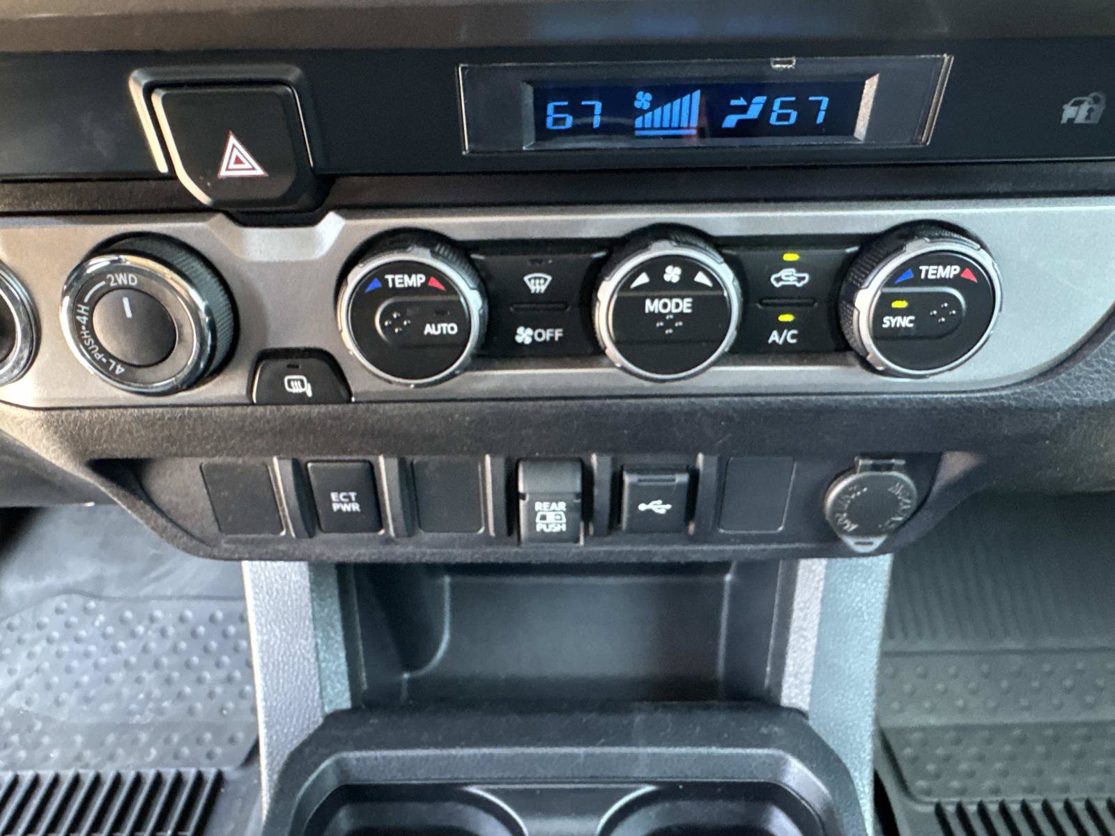 Used 2023 Toyota Tacoma SR5 AWD/4WD image 31