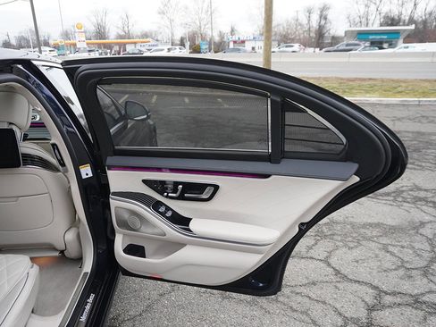 Used 2023 Mercedes-Benz S 580 4MATIC Sedan w/ 3D Technology Package image 35