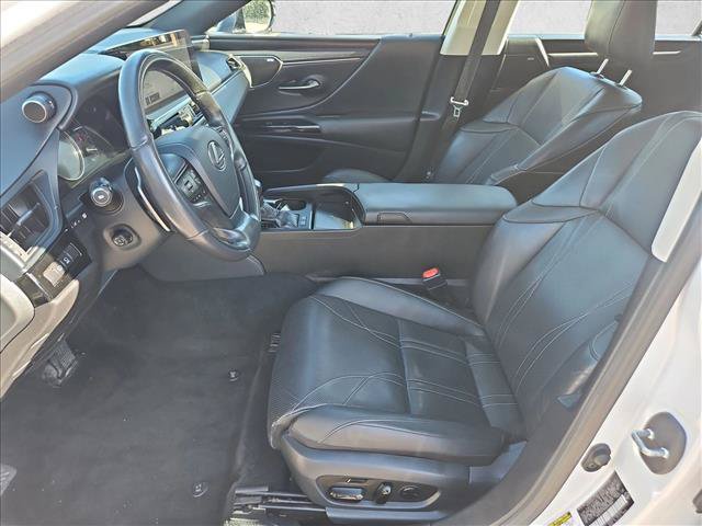 Used 2024 Lexus ES 300h w/ Accessory Package (Z2) FWD image 16