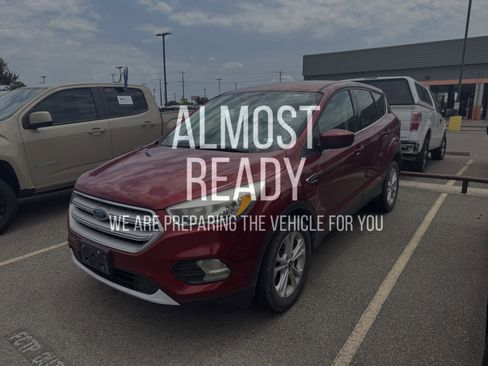 Used 2019 Ford Escape SE FWD image 2