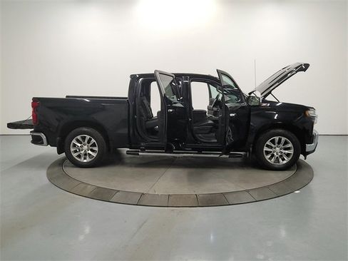 Used 2019 Chevrolet Silverado 1500 LTZ image 17