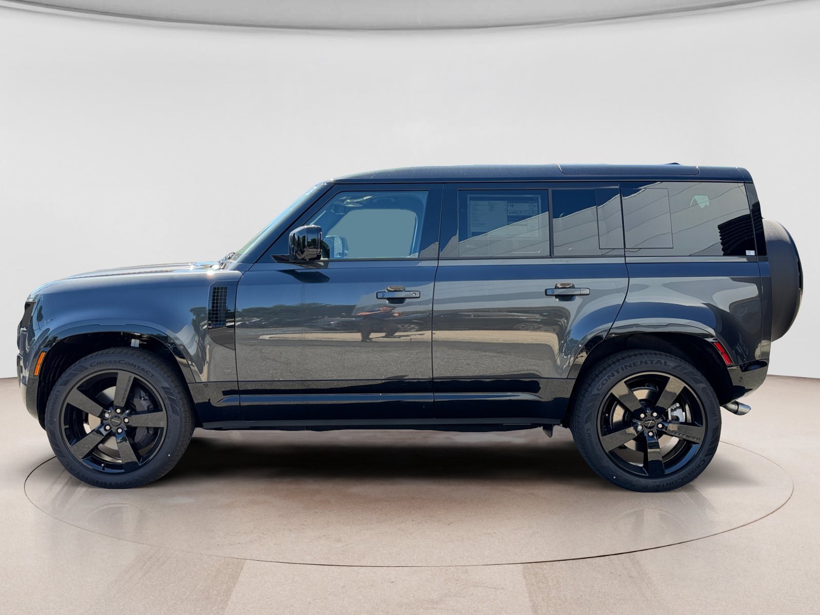 New 2026 Land Rover Defender 110 X-Dynamic SE AWD/4WD image 2