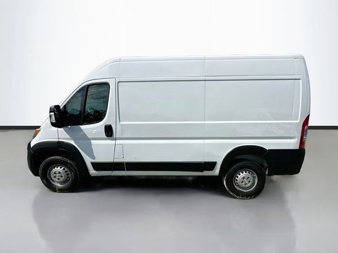 Used 2024 RAM ProMaster 2500 w/ Convenience Group FWD image 8