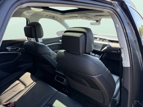 Used 2019 Audi e-tron Prestige w/ Prestige Package image 50