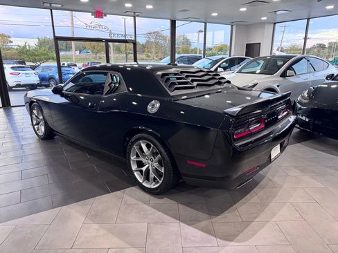 Used 2023 Dodge Challenger GT image 3