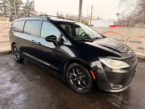 Used 2020 Chrysler Pacifica Limited w/ Advanced Safetytec Group image 7