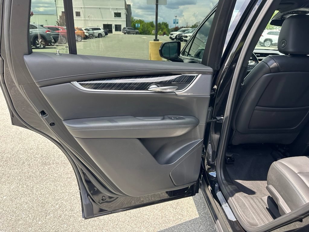 Used 2022 Cadillac XT6 Premium Luxury AWD/4WD image 24