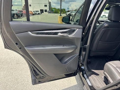 Used 2022 Cadillac XT6 Premium Luxury AWD/4WD image 24