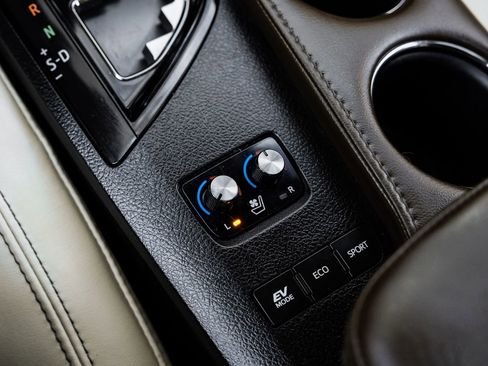 Used 2015 Toyota Avalon Limited image 29