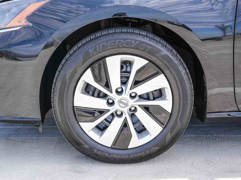 Used 2025 Nissan Altima 2.5 S FWD image 11