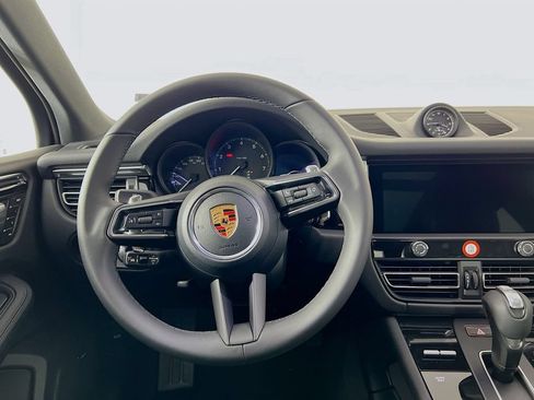 Certified 2026 Porsche Macan AWD/4WD image 25