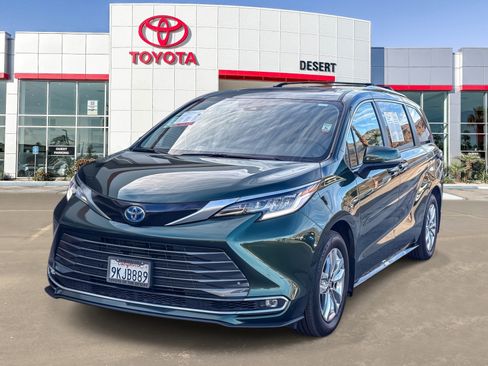 Used 2024 Toyota Sienna Limited image 3