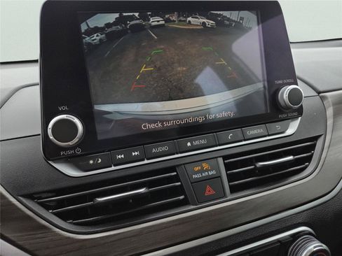 Used 2023 Nissan Altima 2.5 SV FWD image 11