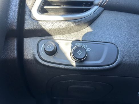 Used 2019 Chevrolet Trax LT w/ LT Convenience Package image 21