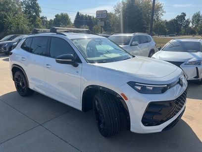New 2025 Volkswagen Tiguan SE R-Line