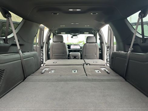 Used 2025 Chevrolet Suburban Z71 AWD/4WD image 37