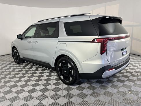 Used 2025 Kia Carnival EX image 5
