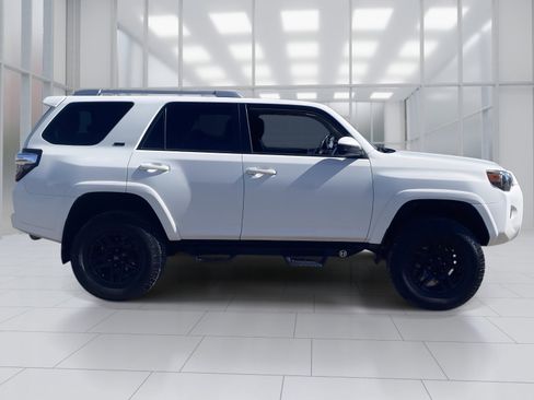 Used 2017 Toyota 4Runner SR5 image 7