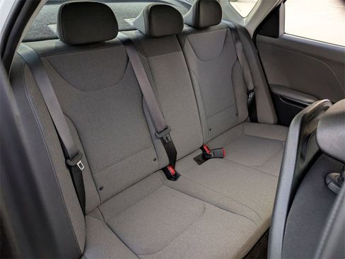 Used 2025 Kia K4 LXS image 27