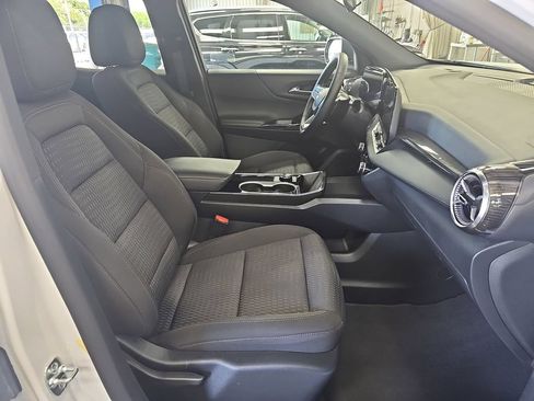 Used 2026 Chevrolet Equinox LT FWD image 10