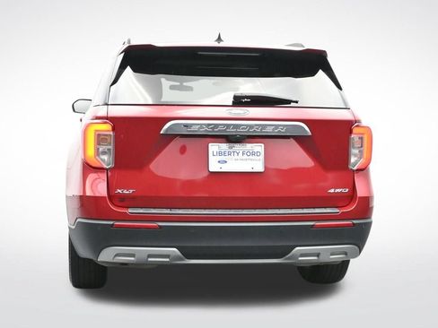 Used 2022 Ford Explorer XLT w/ Equipment Group 202A AWD/4WD image 9