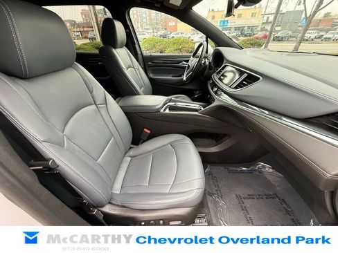 Used 2022 Buick Enclave Premium image 41