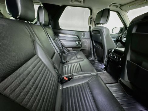 Used 2017 Land Rover Discovery First Edition AWD/4WD image 25