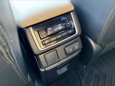 Used 2022 Subaru Ascent Limited w/ Technology Package image 30