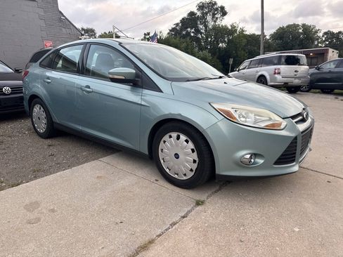 Used 2012 Ford Focus SE FWD image 3