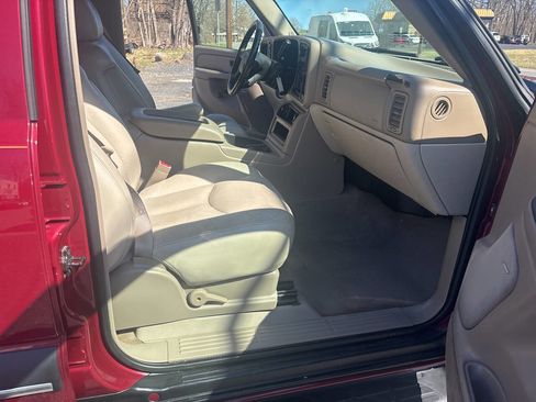 Used 2004 Chevrolet Suburban LS w/ Preferred Equipment Group image 24