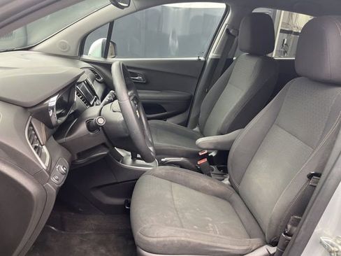 Used 2020 Chevrolet Trax LS w/ Tint and Cruise Package image 9