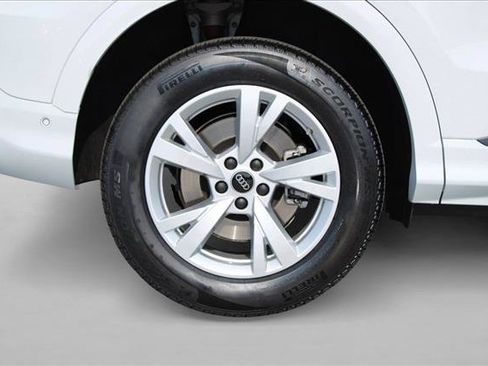 Certified 2025 Audi Q5 Premium w/ Convenience Package AWD/4WD image 13