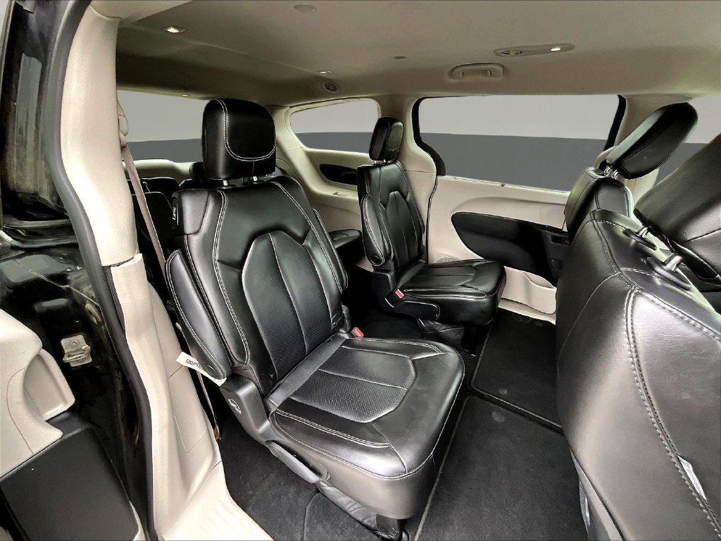 Used 2023 Chrysler Pacifica Touring-L FWD image 26