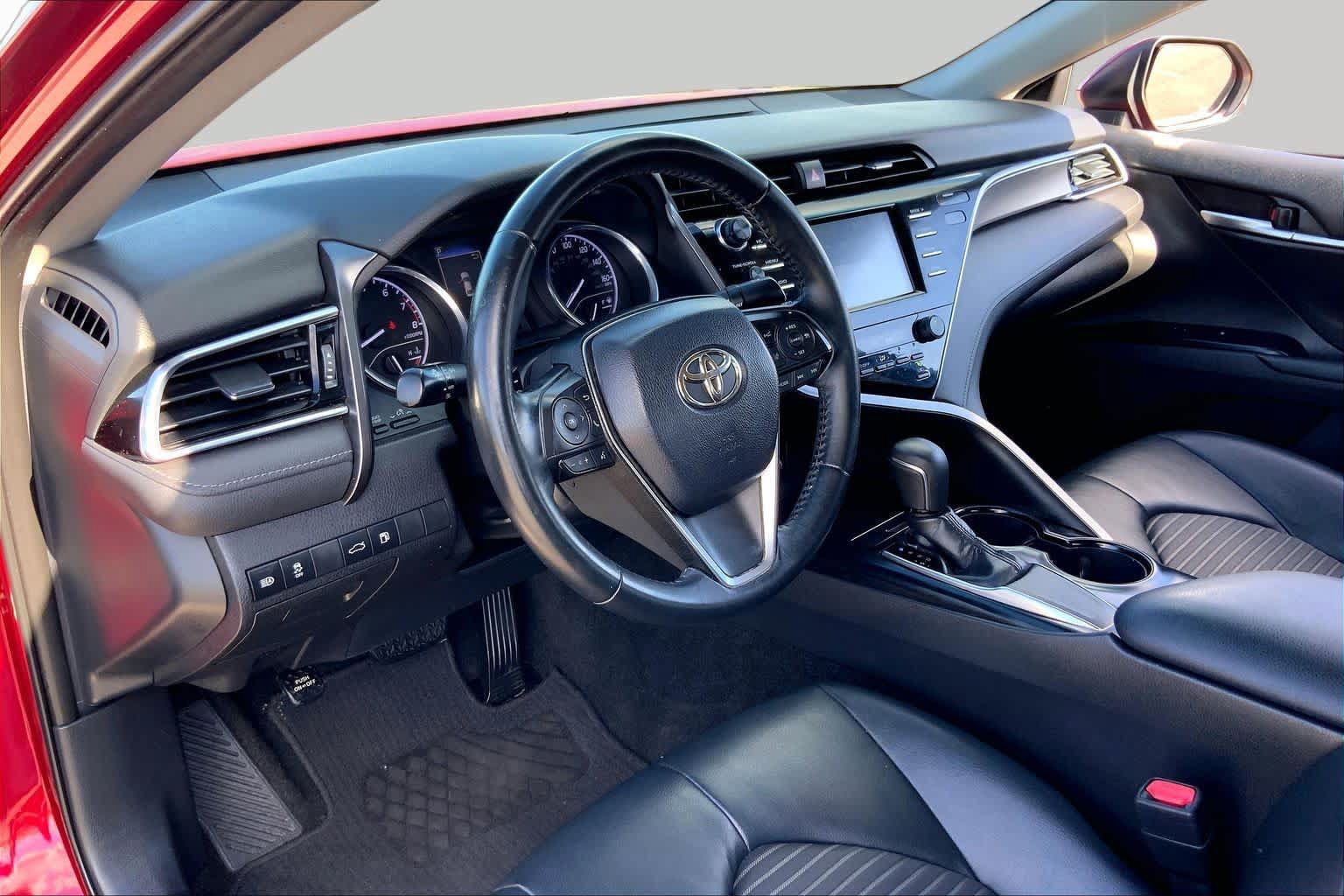 Used 2018 Toyota Camry SE w/ Moonroof Package FWD image 17