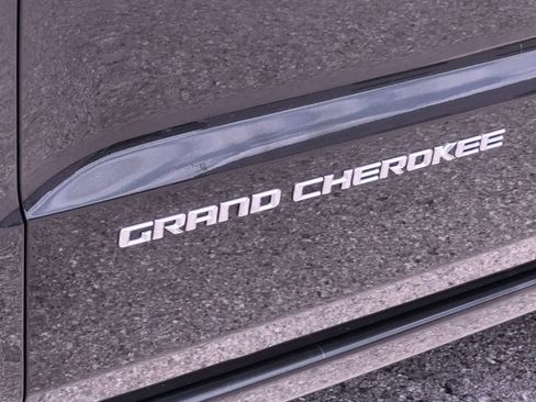 Used 2014 Jeep Grand Cherokee Overland AWD/4WD image 13