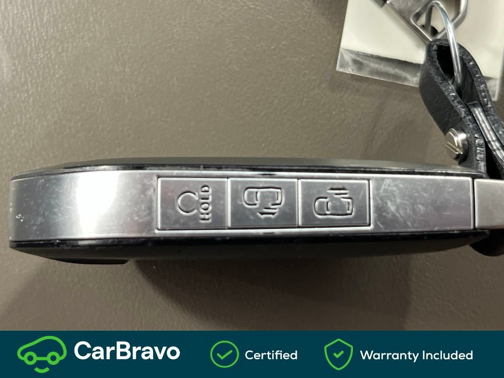Used 2025 Kia Carnival FWD image 32