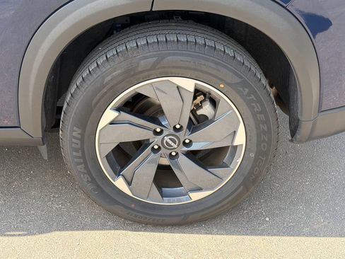 Used 2025 Nissan Rogue SV FWD image 19